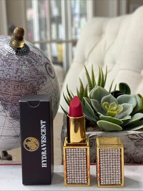 Hydravescent diamond dust rose lipstick